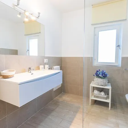 Stazzo Piscina Condivisa * San Teodoro