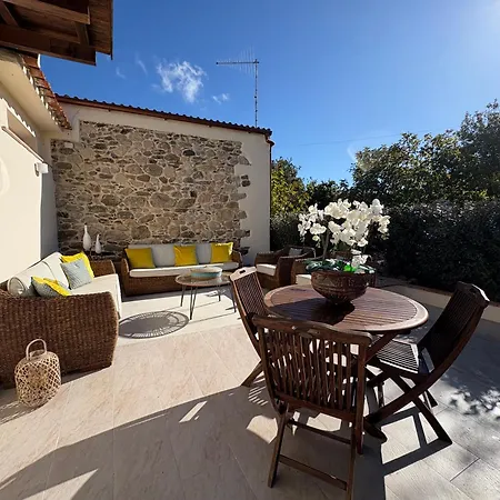 Stazzo Piscina Condivisa سان تيودورو