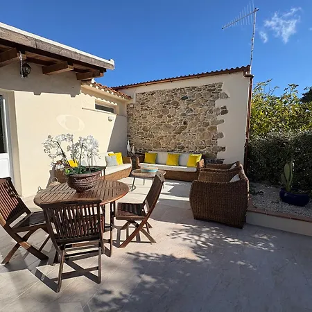 Stazzo Piscina Condivisa سان تيودورو